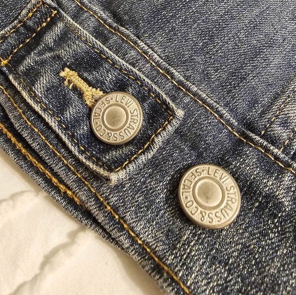Womens Dark Wash Levi's Jean Jacket | Size Medium - Picture 6 of 7